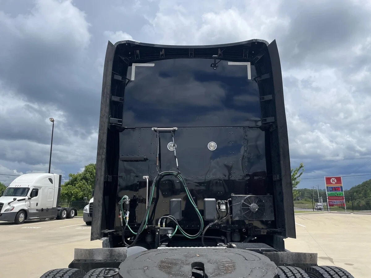 2023 Kenworth T680 — photo 13