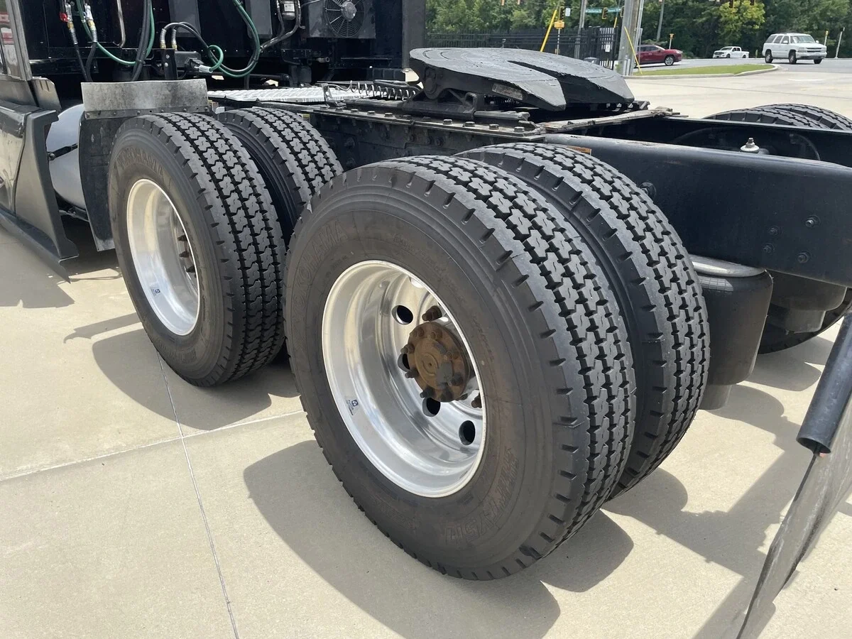 2023 Kenworth T680 — photo 16