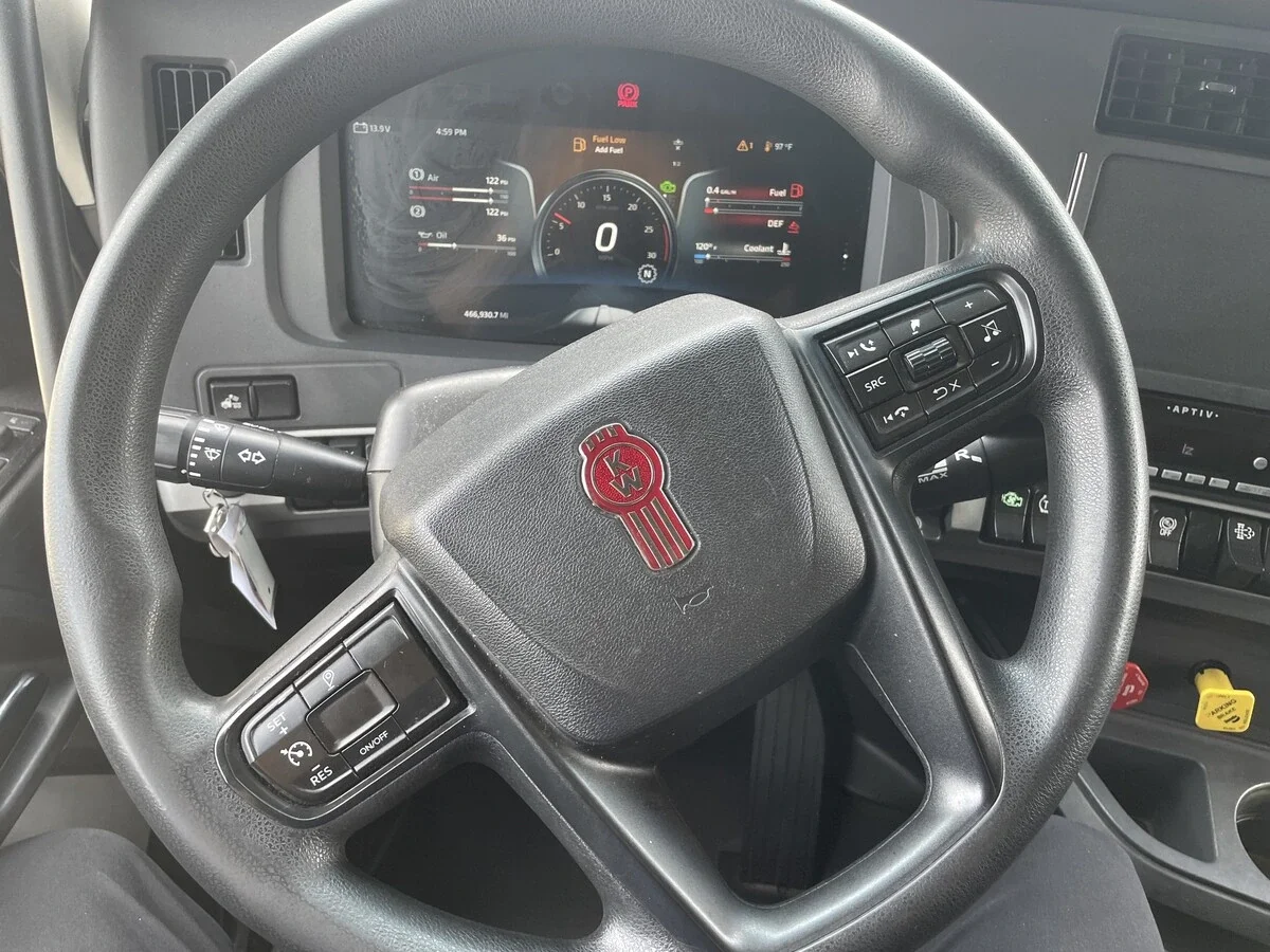 2023 Kenworth T680 — photo 24
