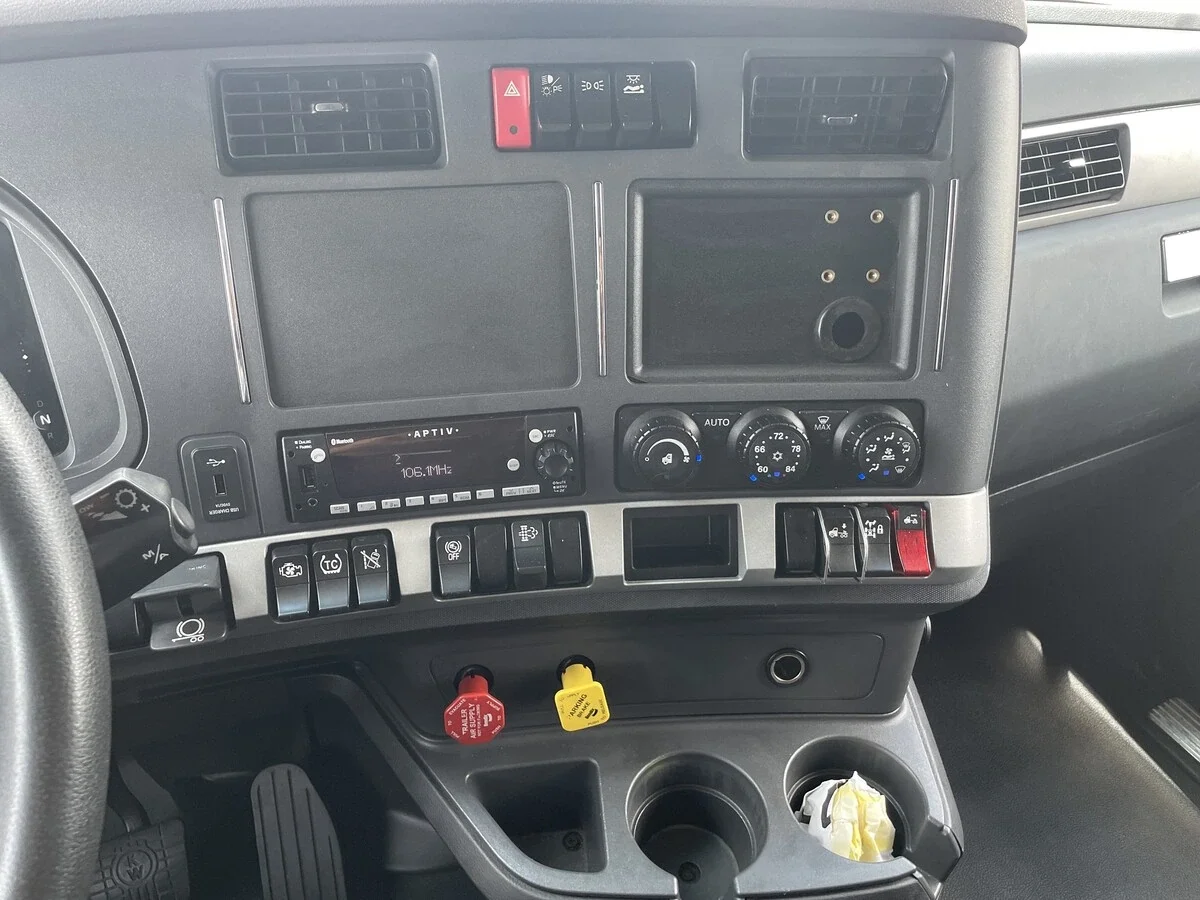 2023 Kenworth T680 — photo 26