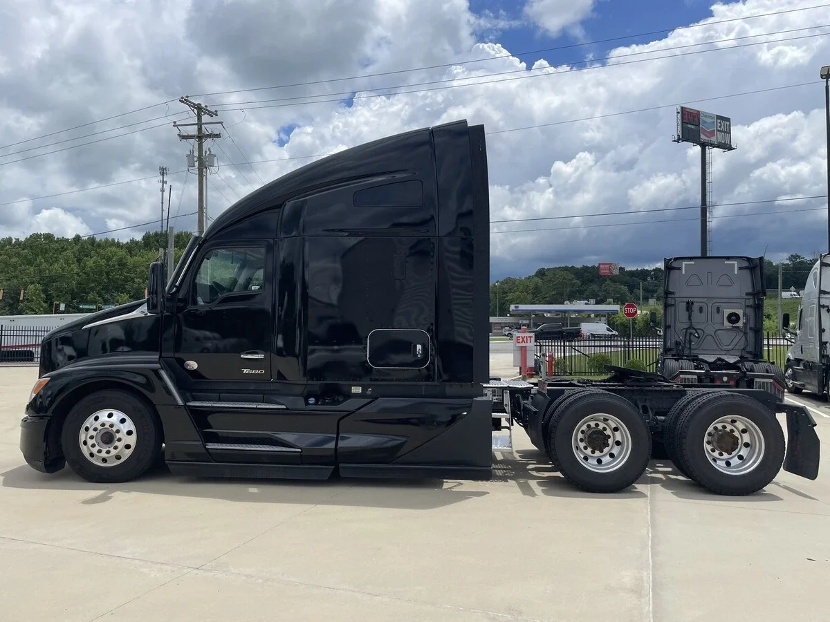 2023 Kenworth T680 — photo 18