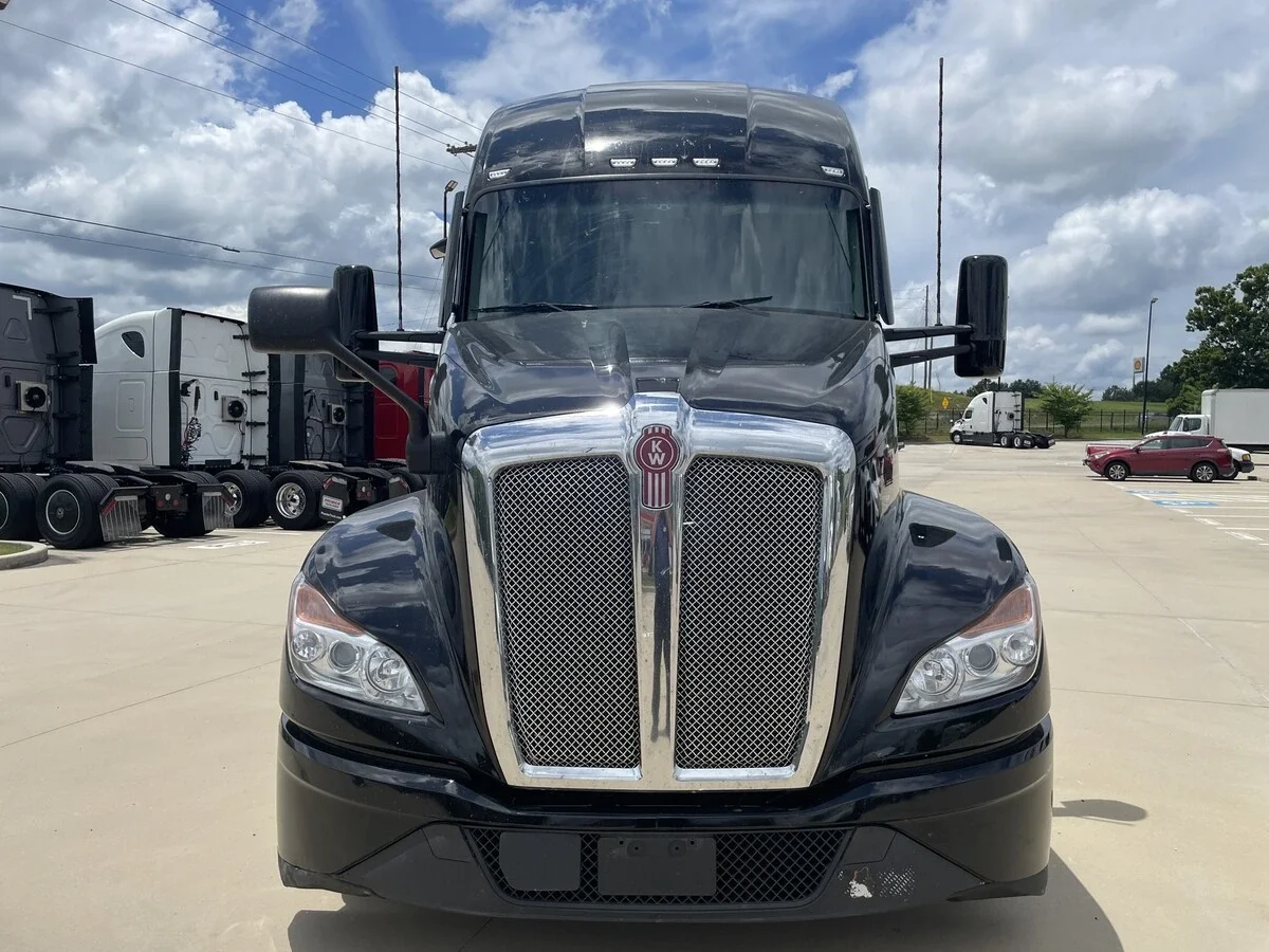 2023 Kenworth T680 — photo 2