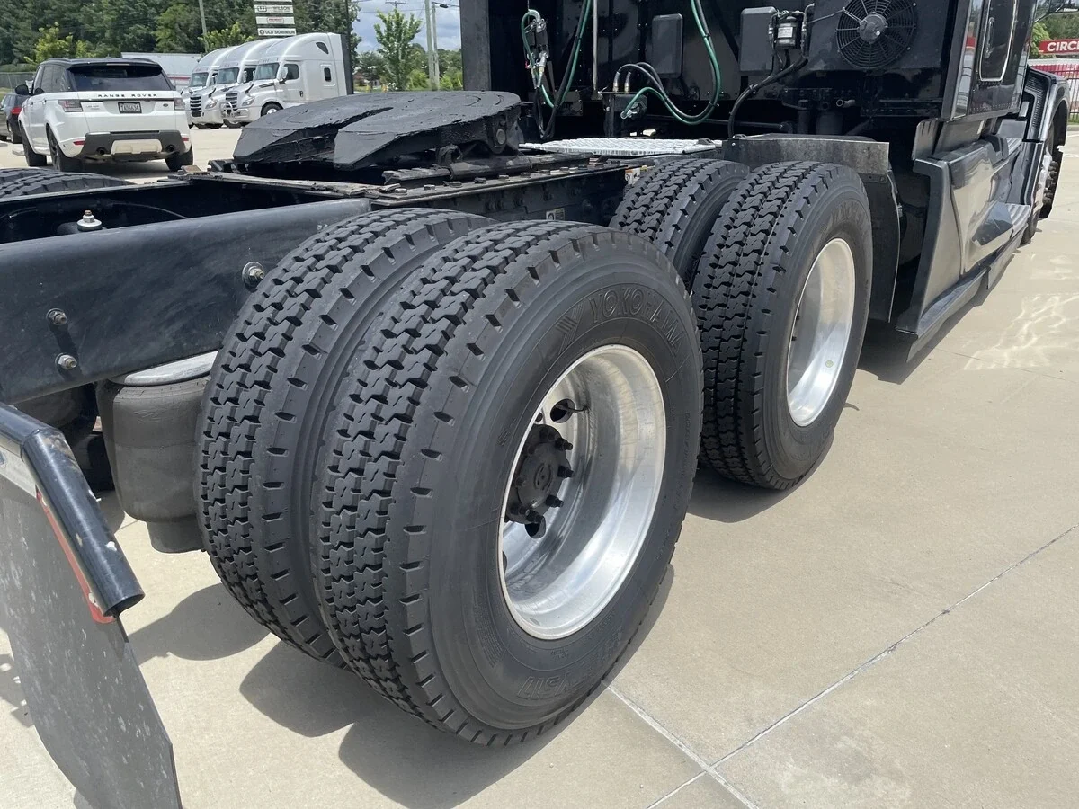 2023 Kenworth T680 — photo 9