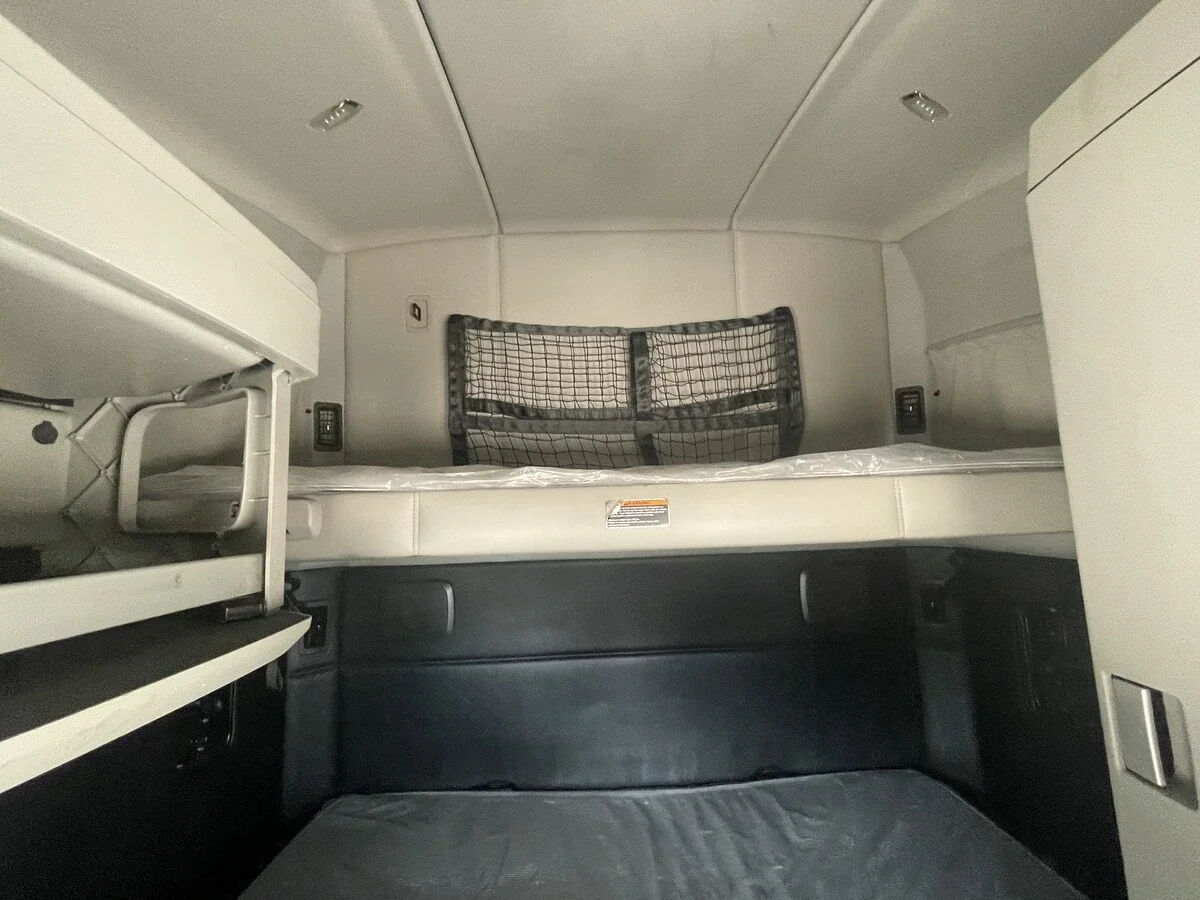 2023 Kenworth T680 — photo 32
