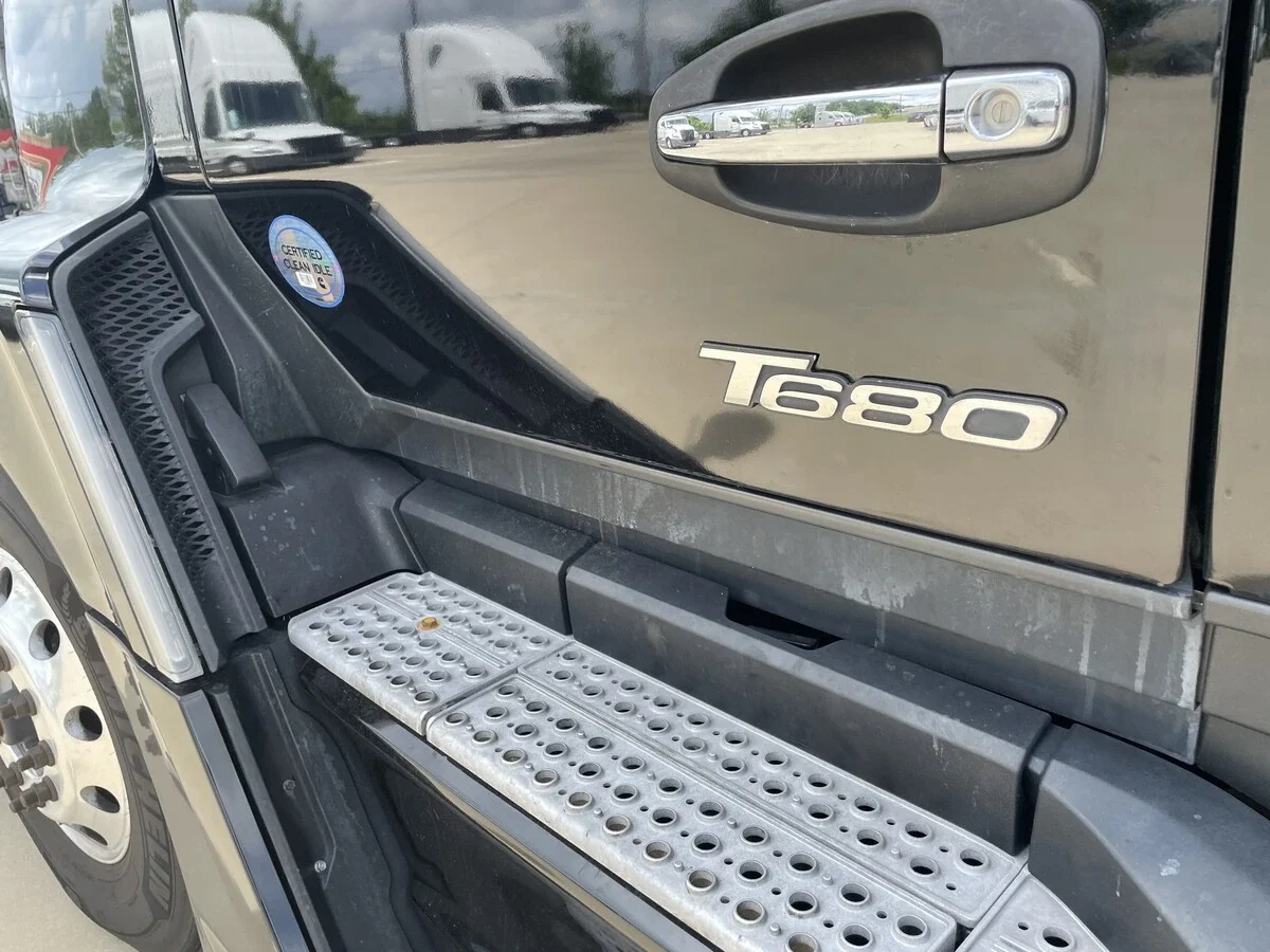 2023 Kenworth T680 — photo 21
