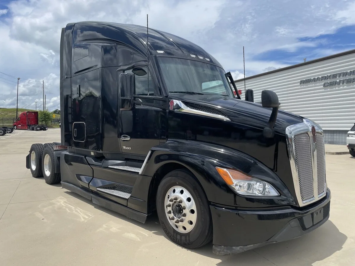 2023 Kenworth T680 — photo 3