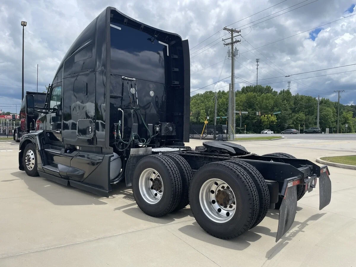 2023 Kenworth T680 — photo 17