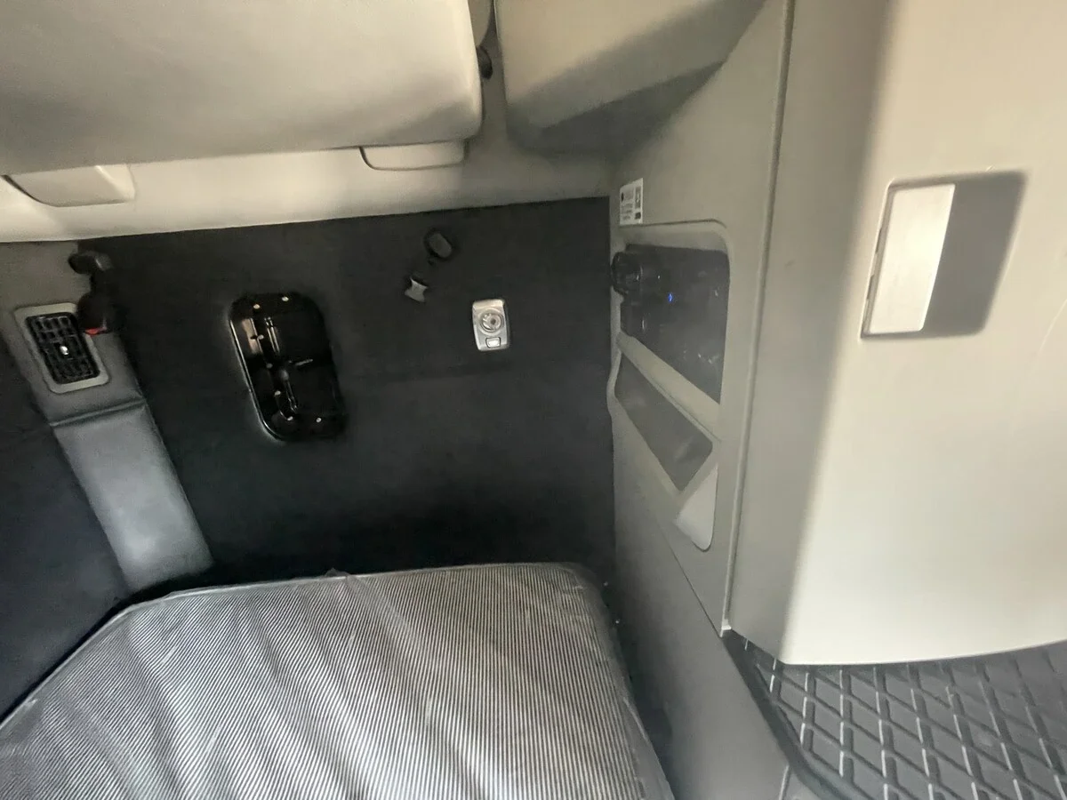 2023 Kenworth T680 — photo 35