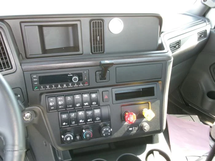 2026 International LT - image 14