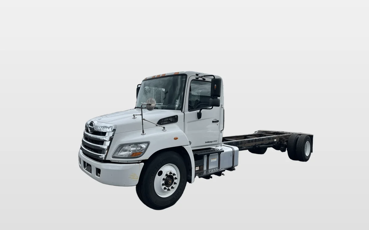 2019 Hino 268 - image 1