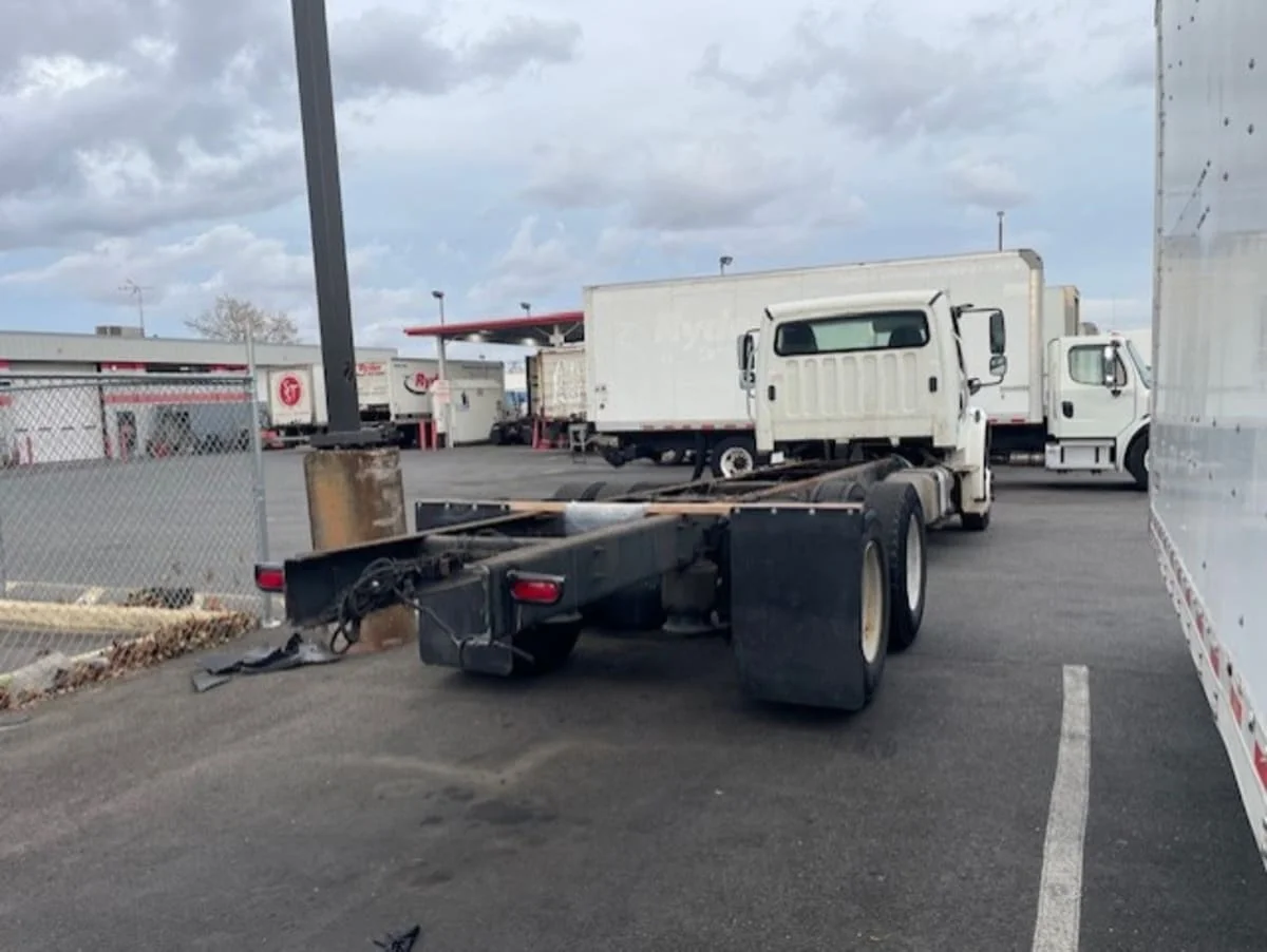 2016 Freightliner M2 106 - image 4