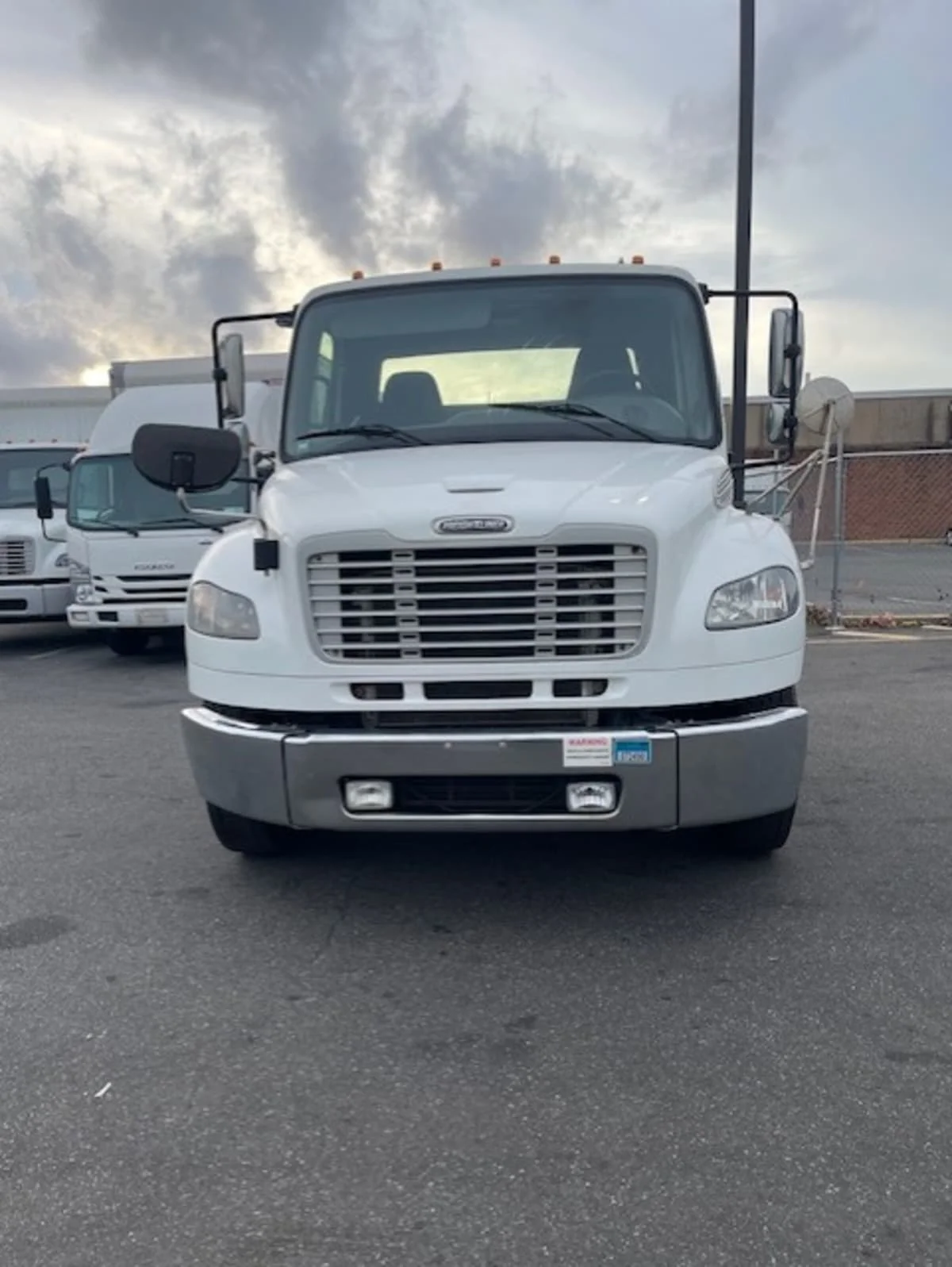 2016 Freightliner M2 106 - image 2