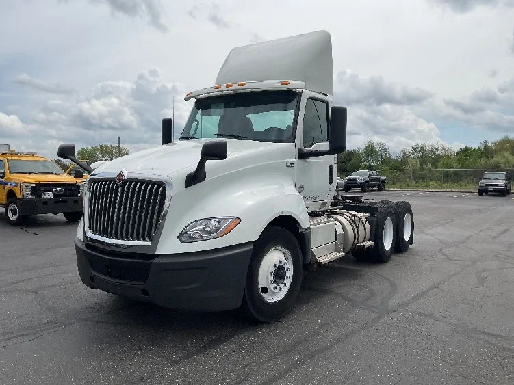 2019 International LT in Akron, OH — photo 3