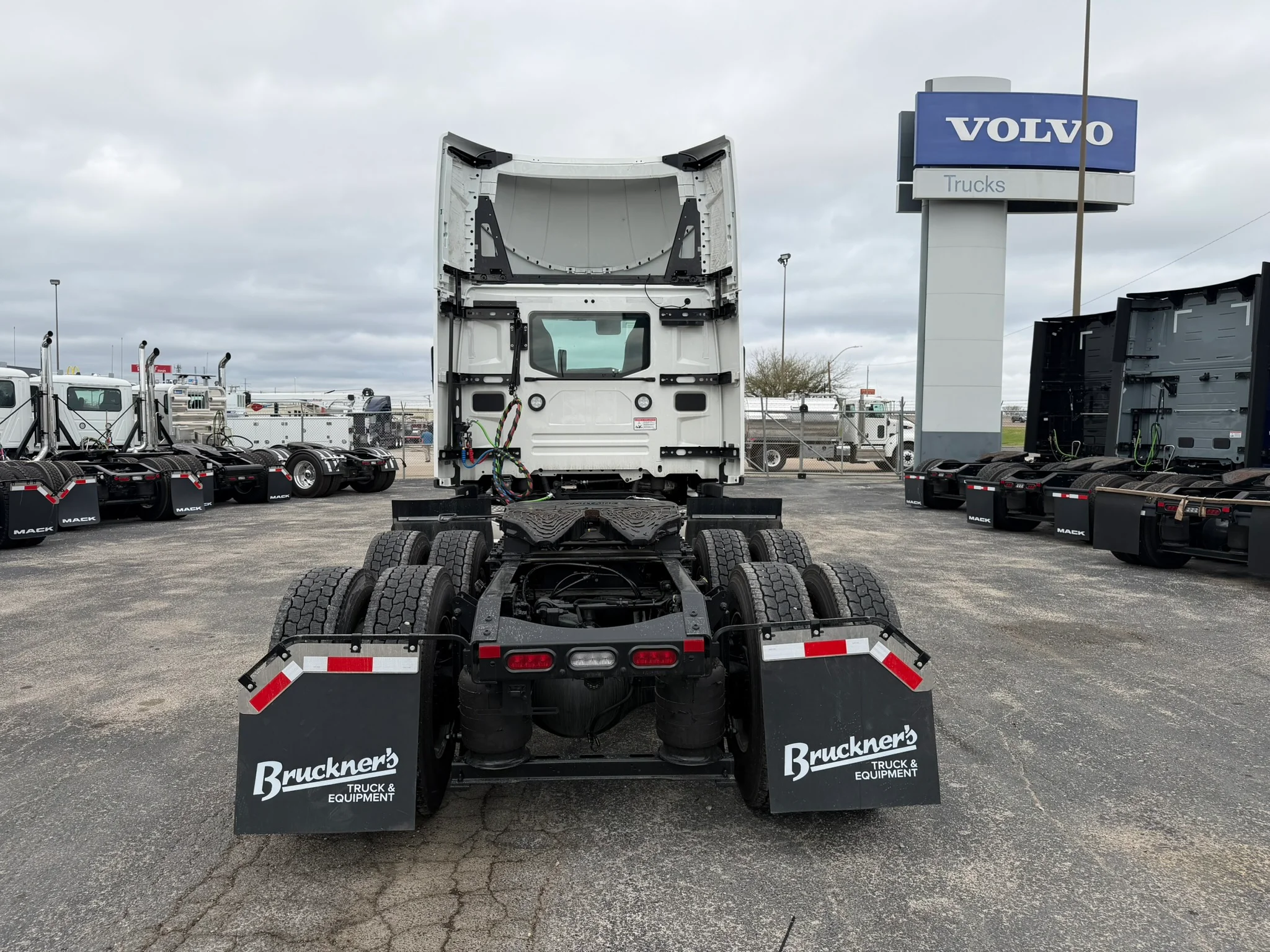 2027 Mack Anthem in Fort Worth, TX — photo 5