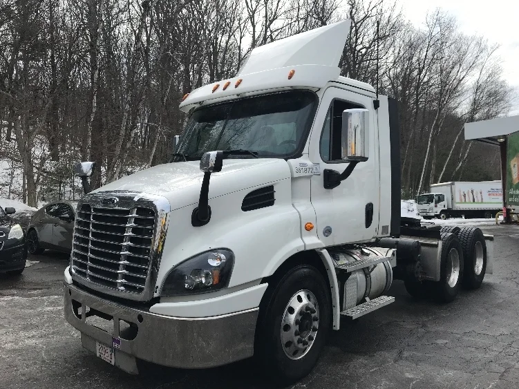 2020 Freightliner Cascadia in Springfield, MA — photo 3
