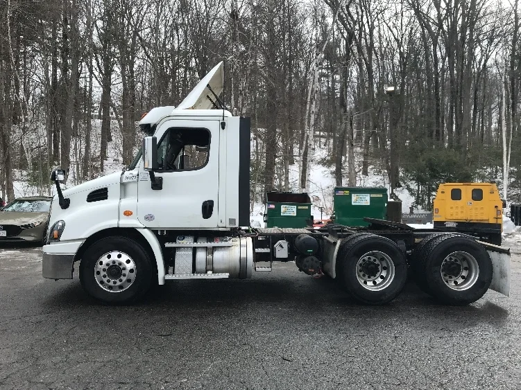 2020 Freightliner Cascadia in Springfield, MA — photo 4