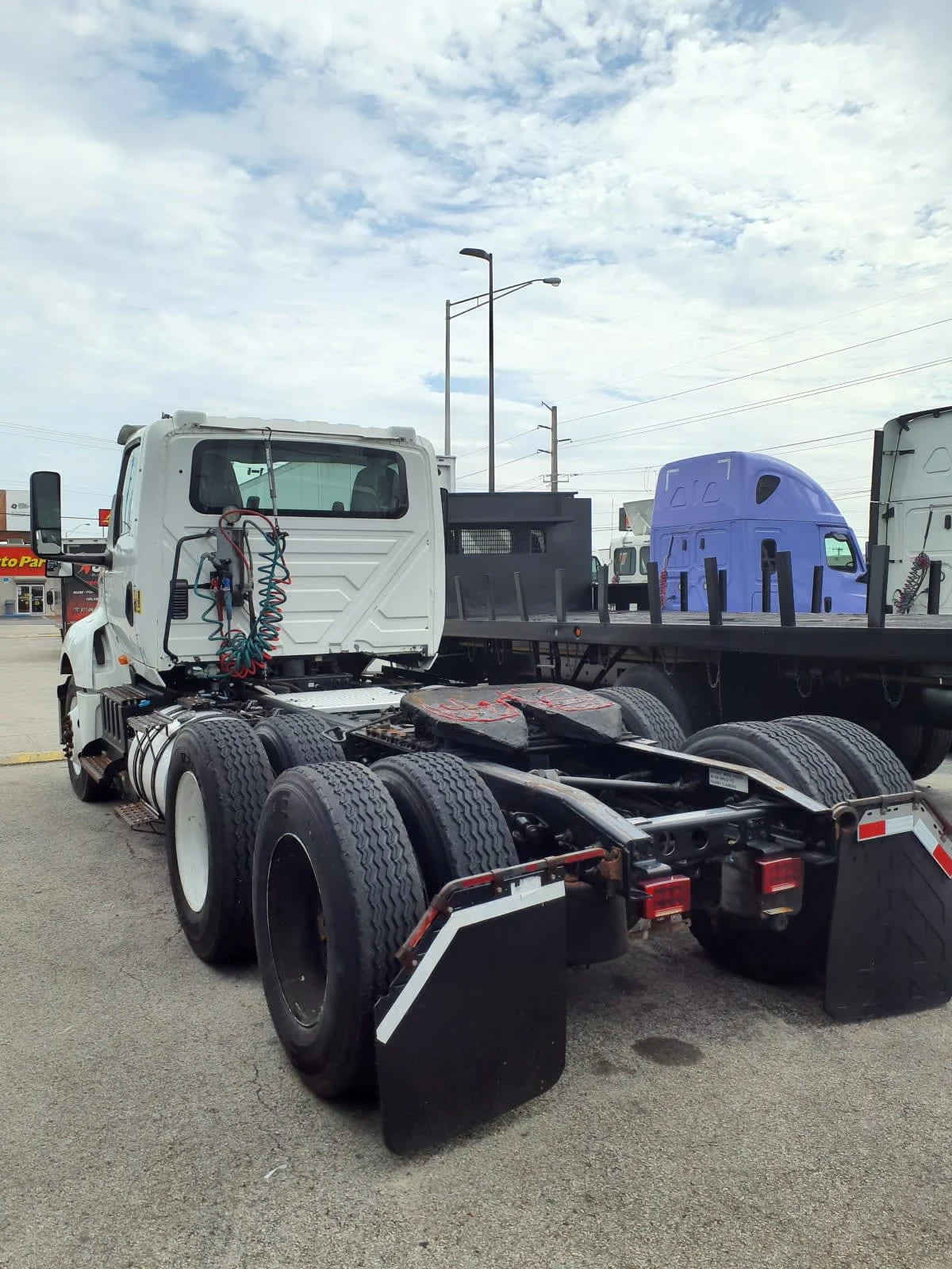 2019 International LT in Miami, FL — photo 6