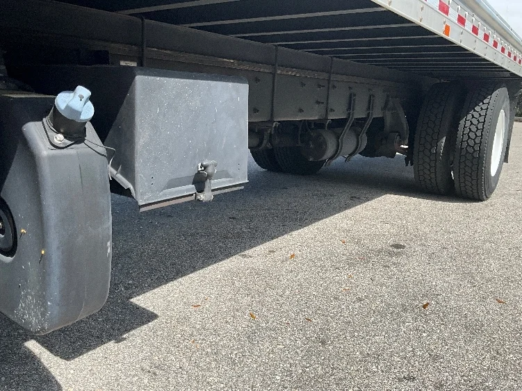 2018 Freightliner M2 106 - image 5