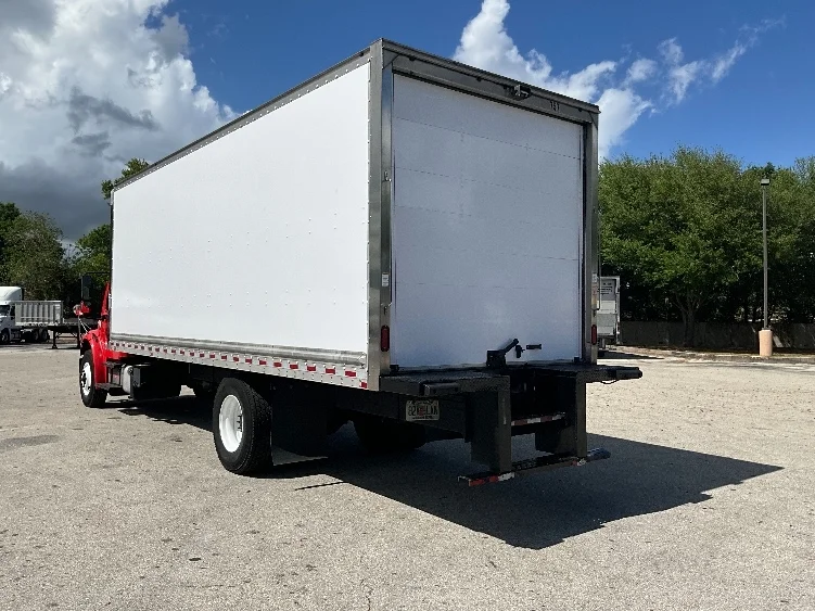 2018 Freightliner M2 106 - image 6