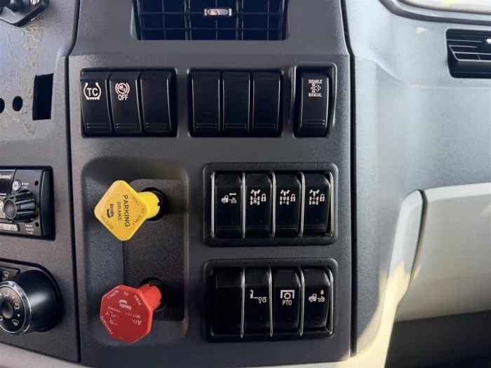 2021 Peterbilt 567 — photo 21