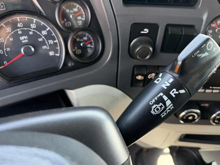 2021 Peterbilt 567 — photo 25