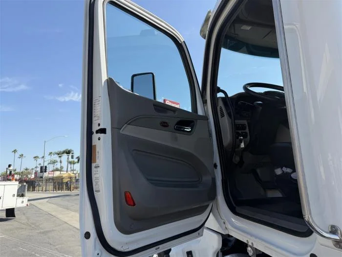 2021 Peterbilt 567 — photo 18