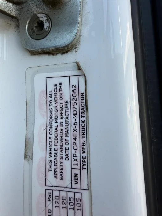 2021 Peterbilt 567 — photo 28