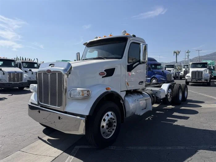 2021 Peterbilt 567 — photo 2