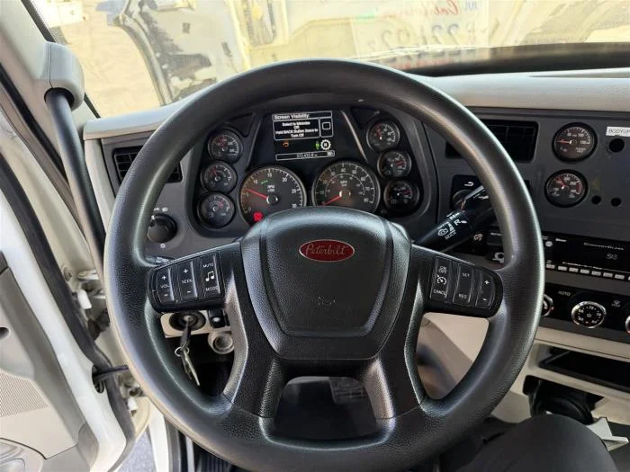 2021 Peterbilt 567 — photo 24