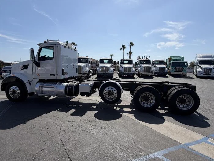 2021 Peterbilt 567 — photo 9