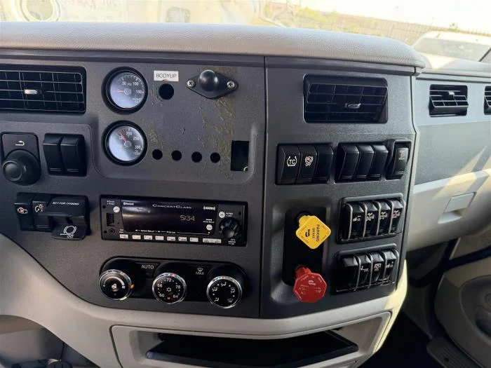 2021 Peterbilt 567 — photo 22