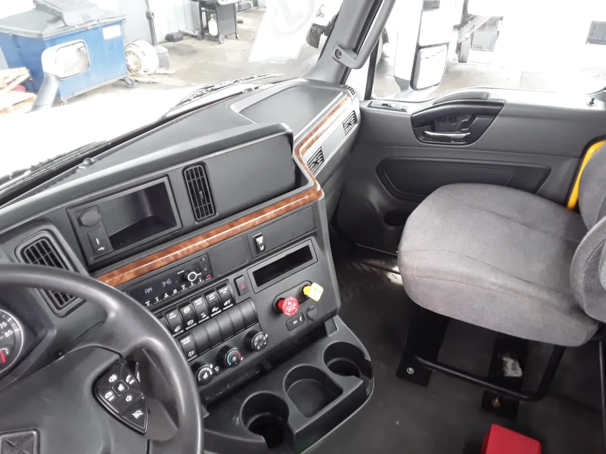 2022 International LT in Hilliard, OH — photo 7