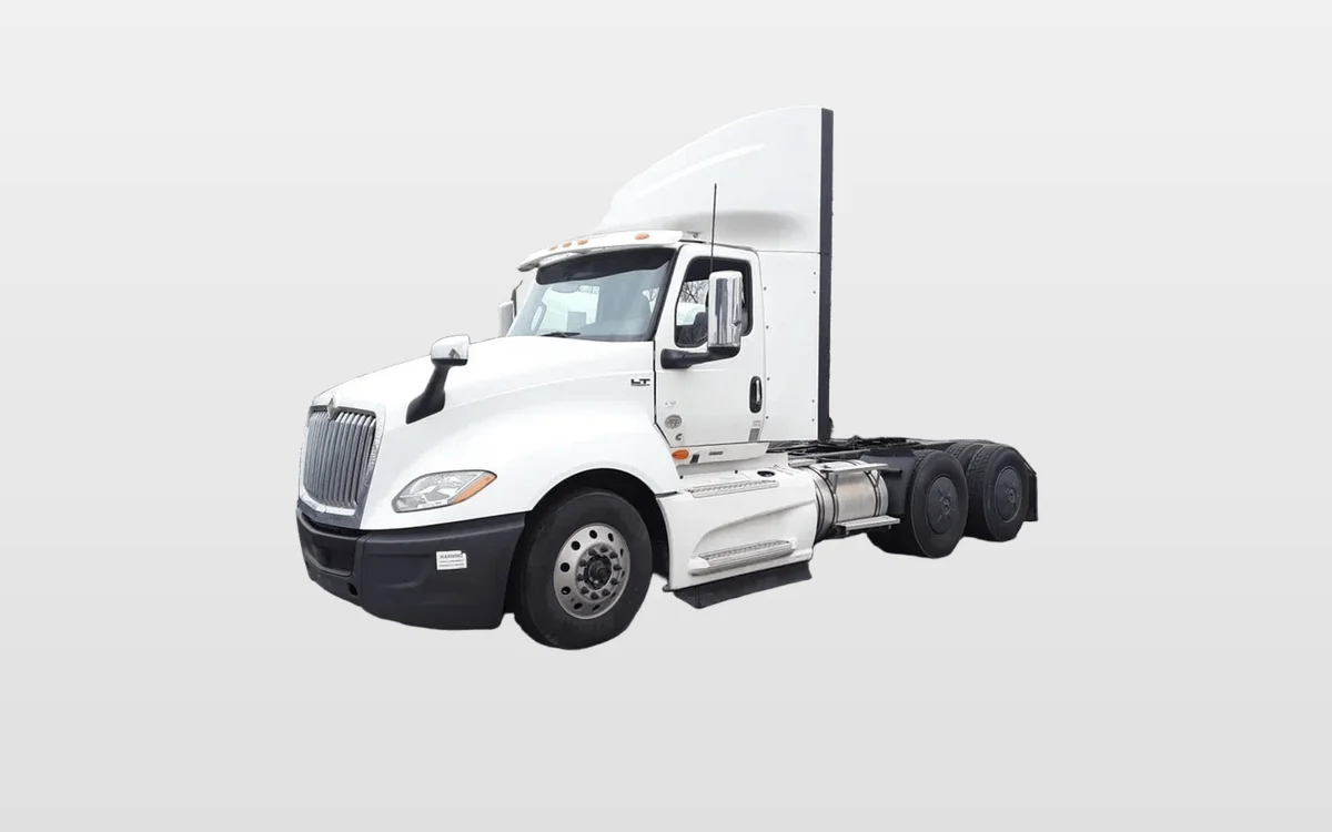 2022 International LT - image 1