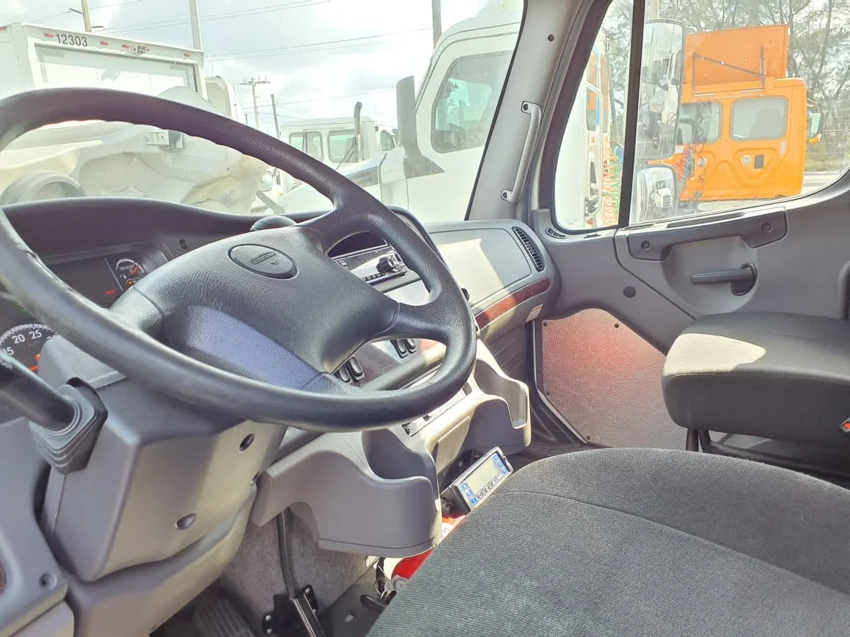 2020 Freightliner M2 106 in Miami, FL — photo 8