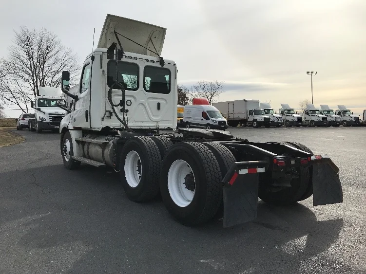 2020 Freightliner Cascadia in Prince George, VA — photo 5