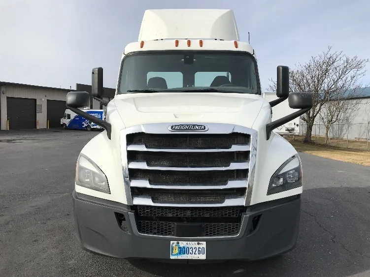 2020 Freightliner Cascadia in Prince George, VA — photo 2