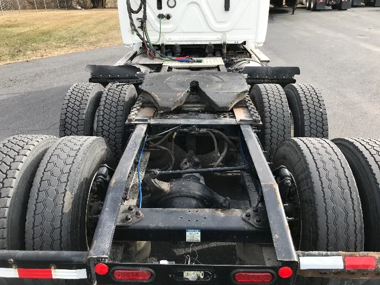 2020 Freightliner Cascadia in Prince George, VA — photo 6