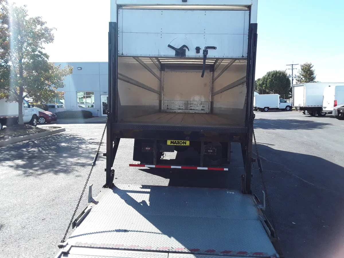 2016 Hino 338 - image 5