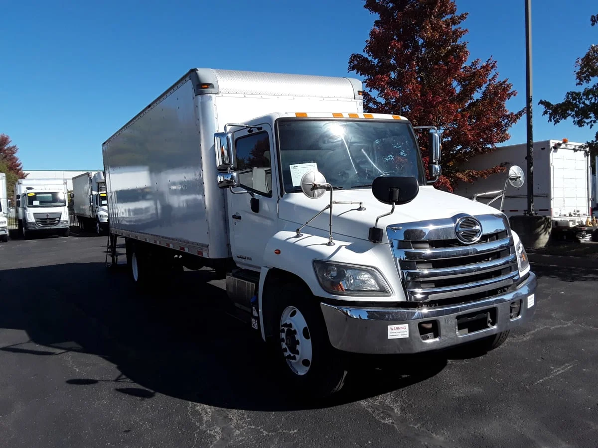 2016 Hino 338 - image 3