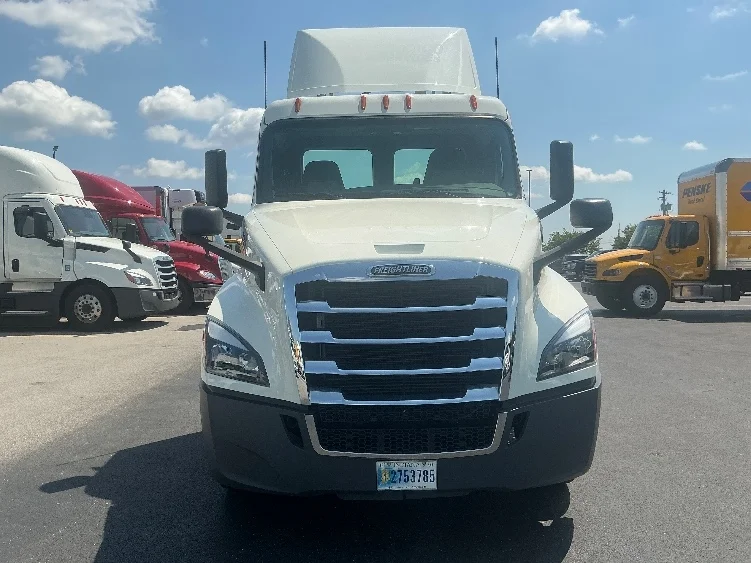 2019 Freightliner Cascadia in Piqua, OH — photo 2