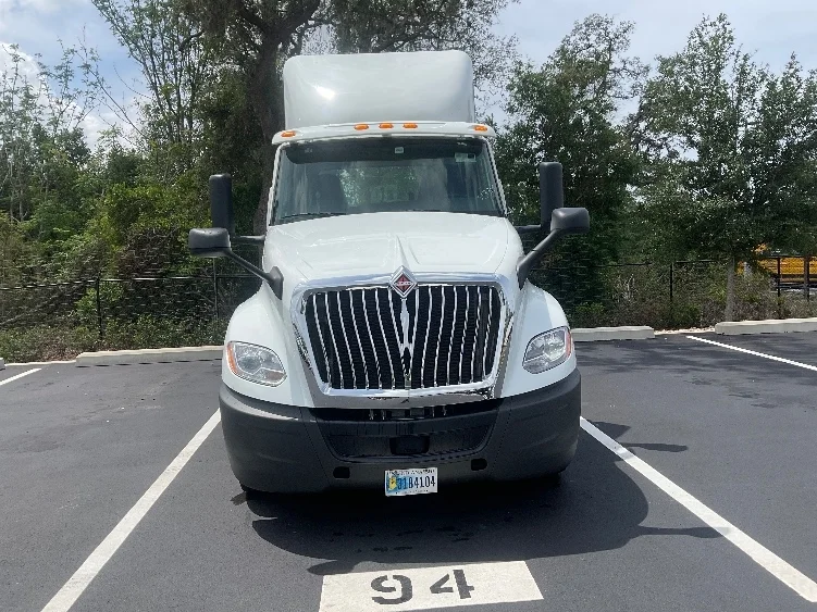 2018 International LT - image 2