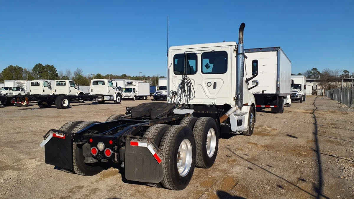 2021 Freightliner Cascadia - image 4
