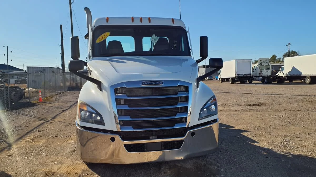 2021 Freightliner Cascadia - image 2