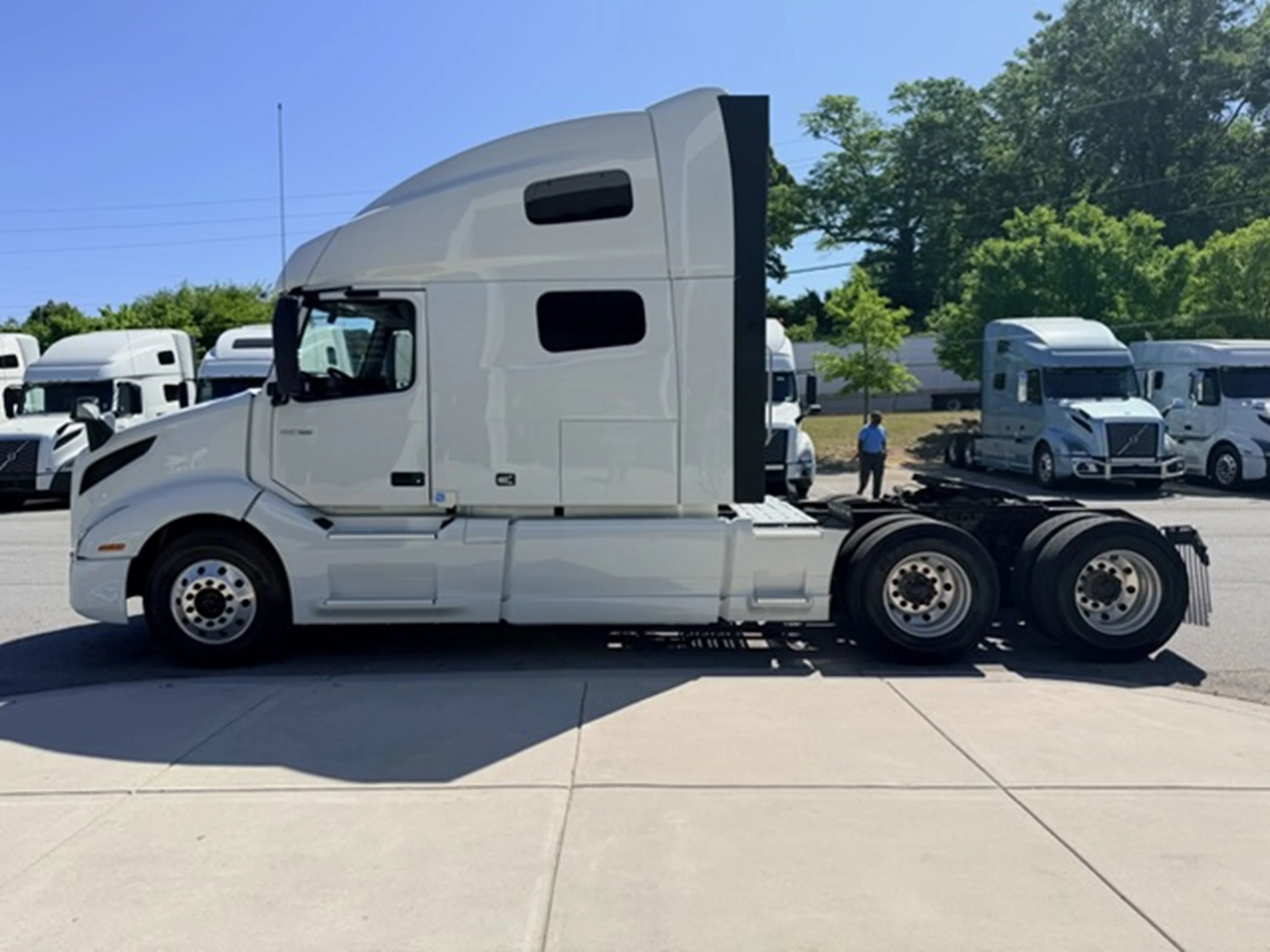 2023 Volvo VNL 760 - image 6
