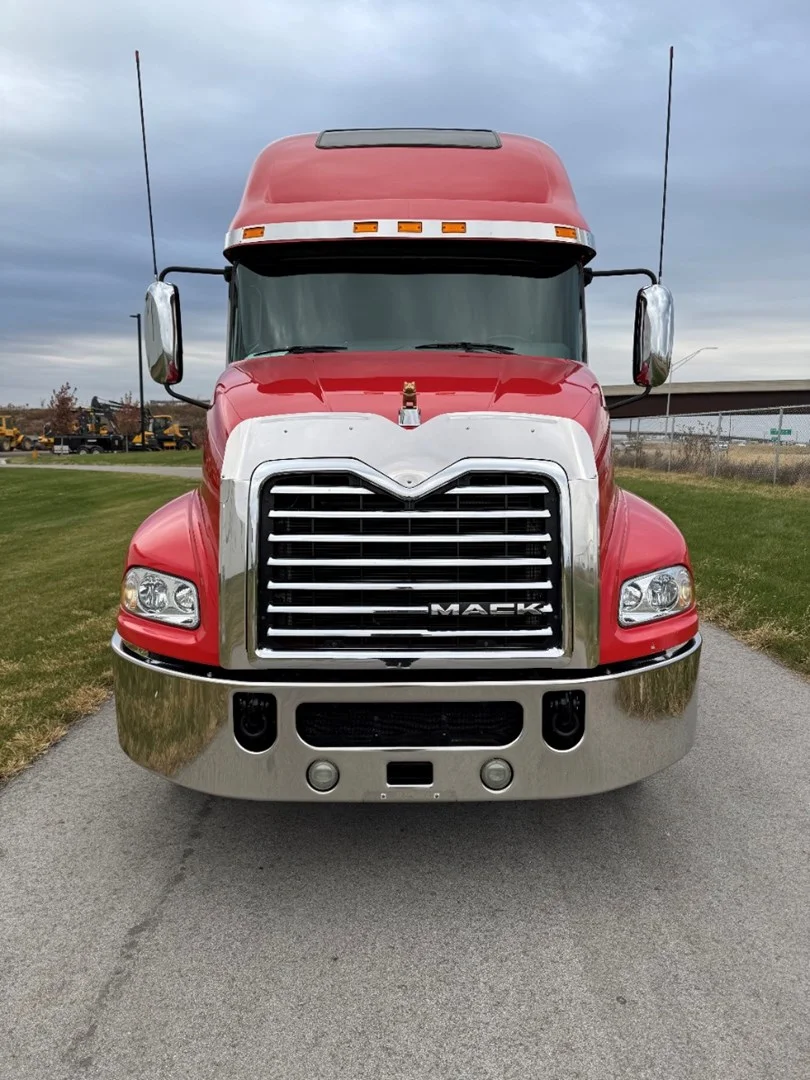 2018 MACK CXU613 - USED TRUCKS SLEEPER - image 2