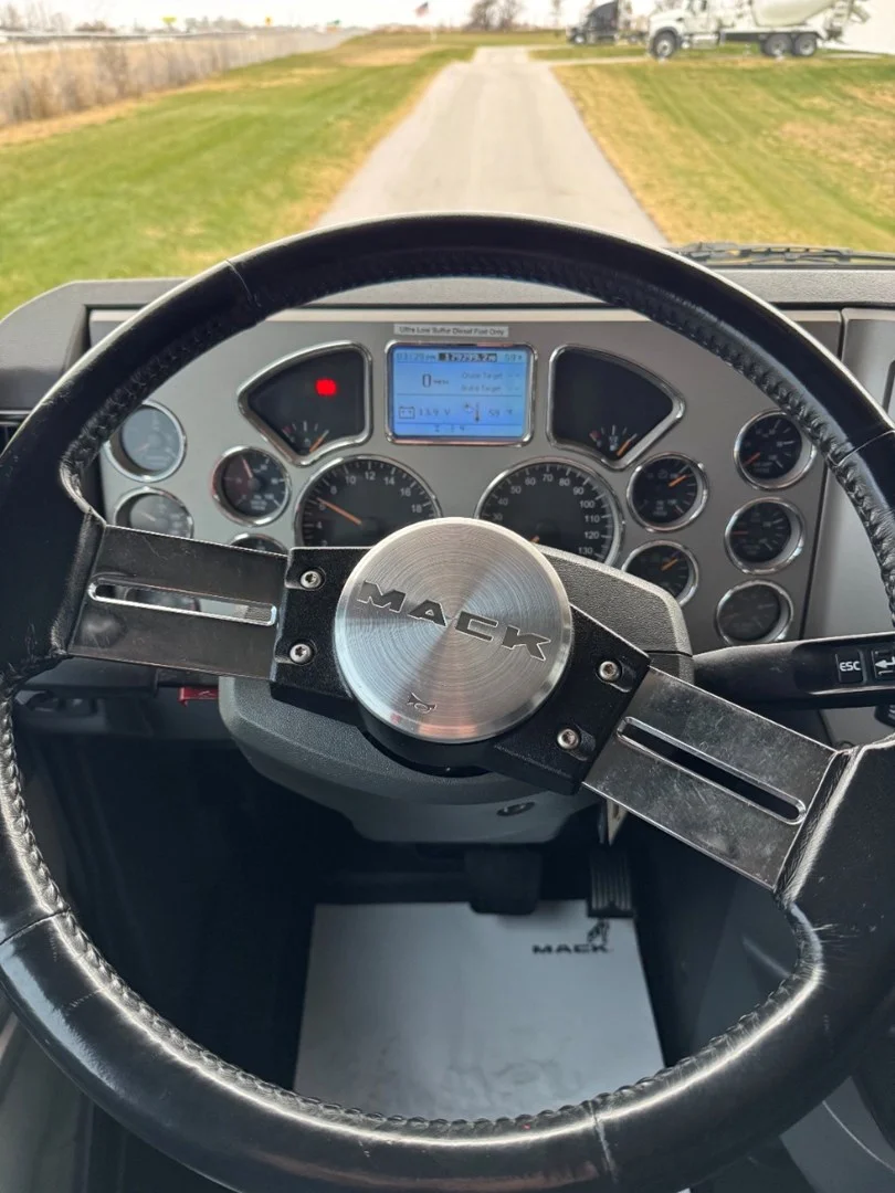 2018 MACK CXU613 - USED TRUCKS SLEEPER - image 14