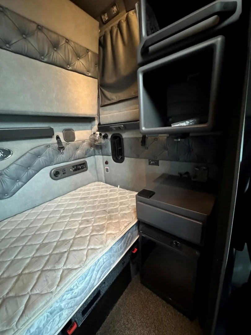 2018 MACK CXU613 - USED TRUCKS SLEEPER - image 20