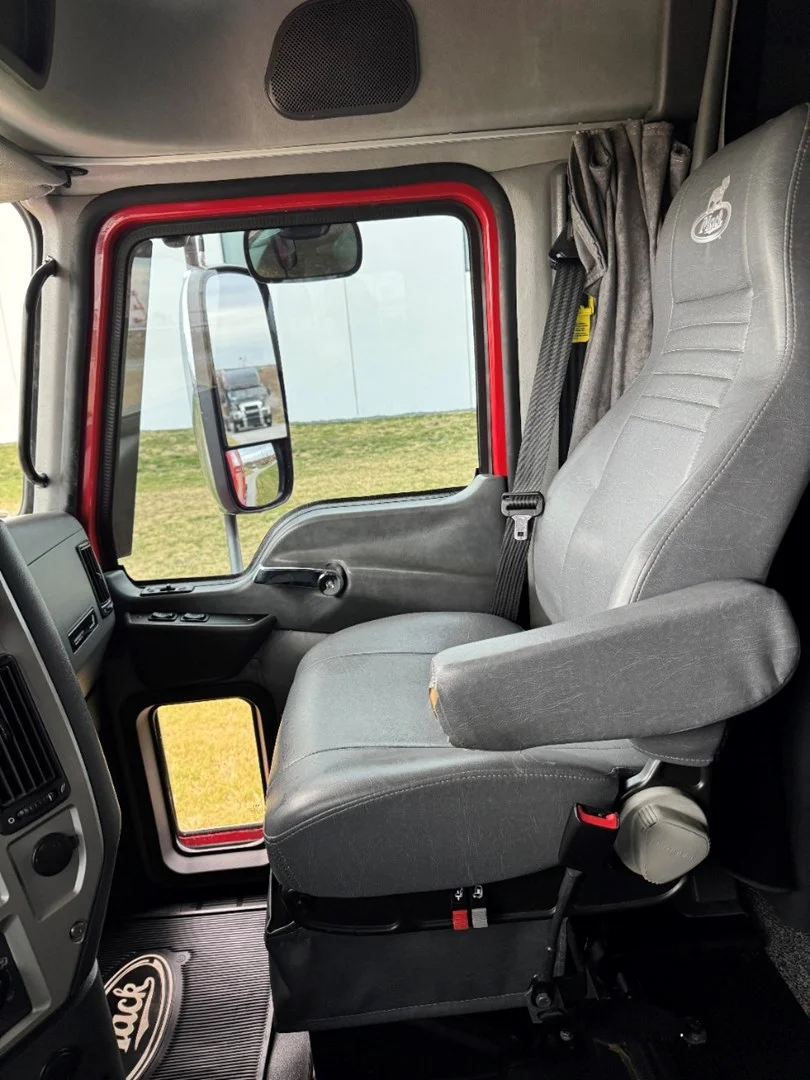 2018 MACK CXU613 - USED TRUCKS SLEEPER - image 17