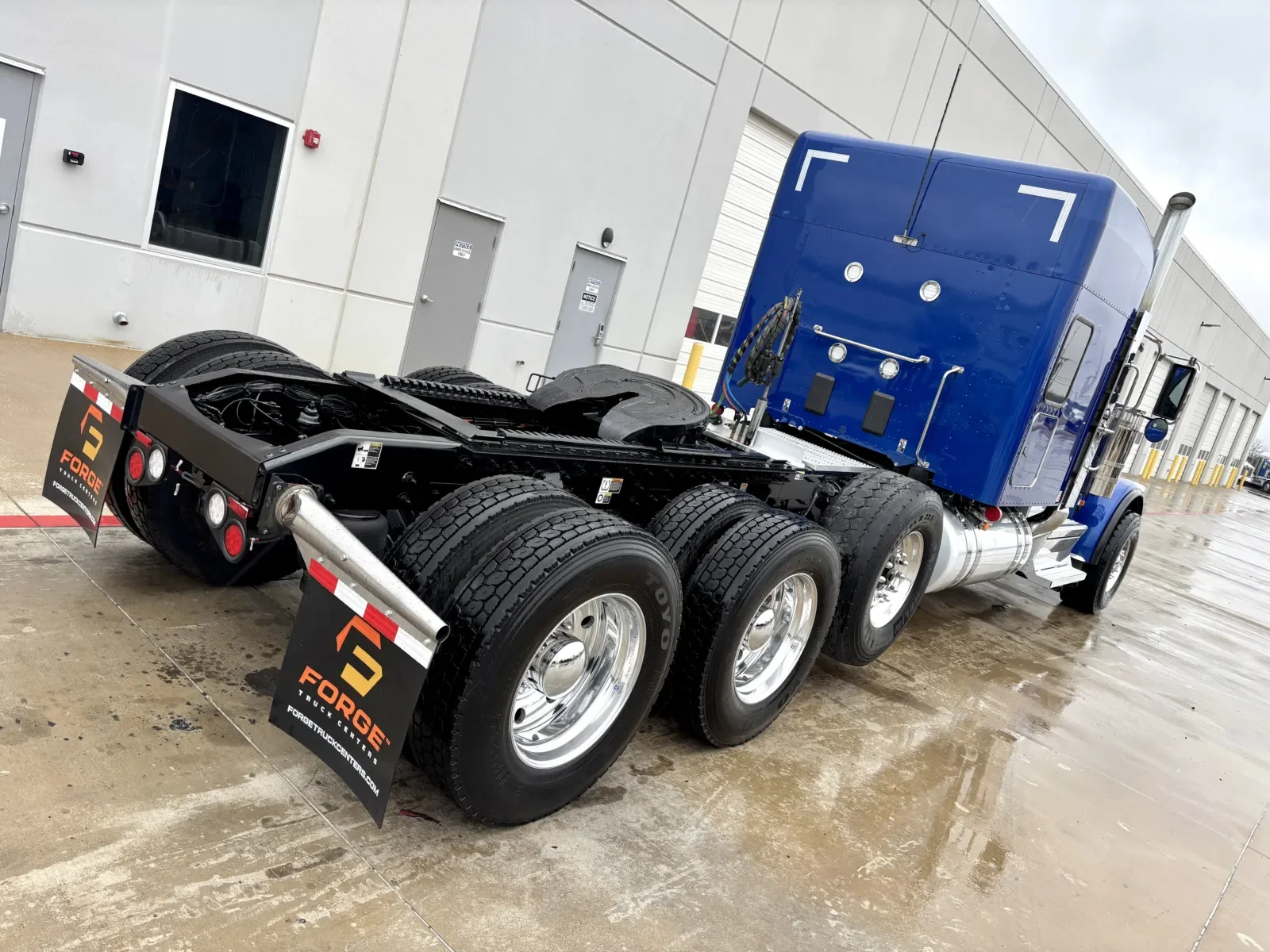 2025 Peterbilt 589 - image 11