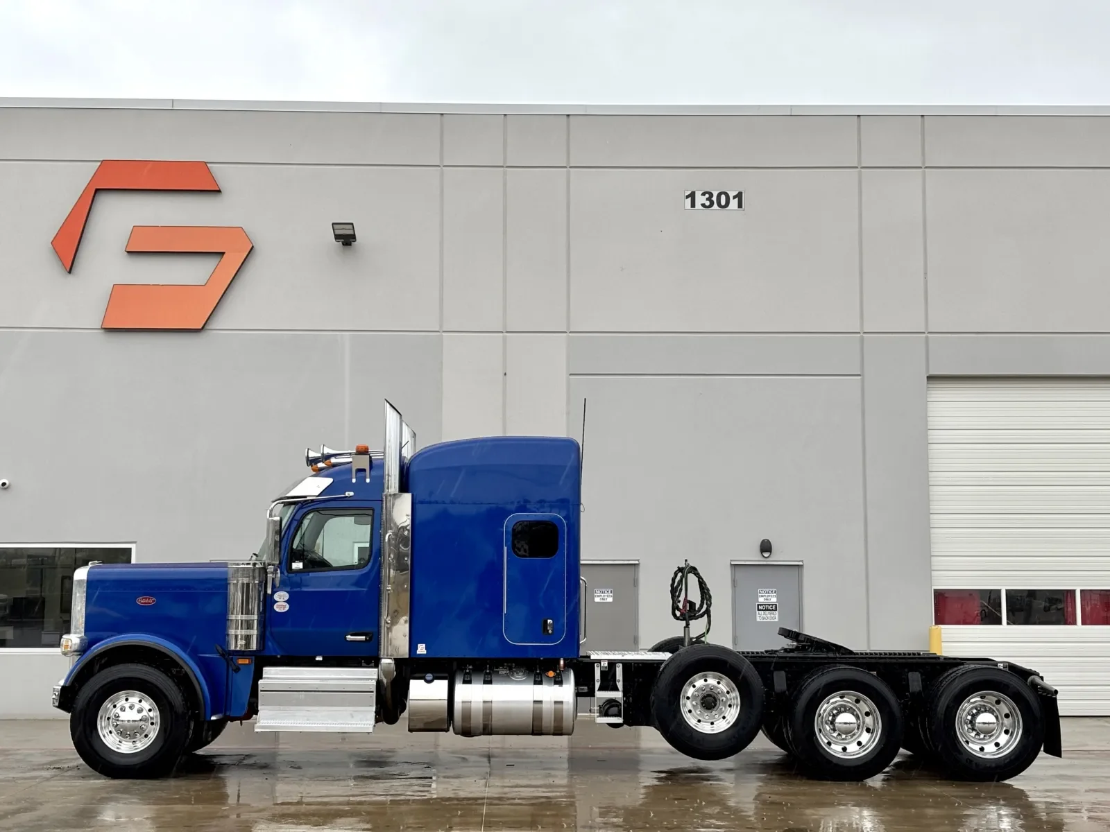 2025 Peterbilt 589 - image 4